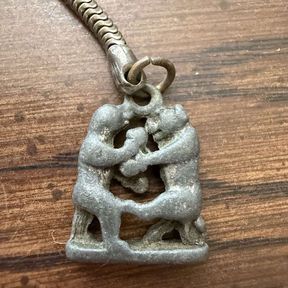 Vintage Wall Street Boxing Bear And Bull Pewter Keychain Novelty Charm